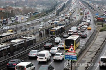 İki metrobüs çarpıştı! 