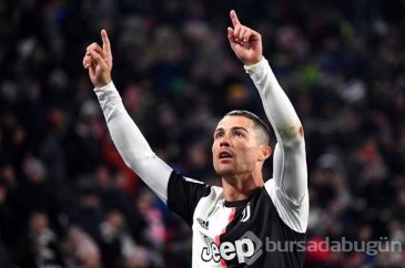 Cristiano Ronaldo balkonda güneş banyosu yaparken görüntülendi