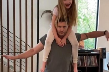  Amerikalı oyuncu Jensen Ackles'tan "Erkilet Güzeli" türküsüyle dans
