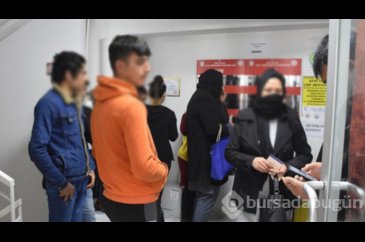 Vatandaş bin lira için vakfın önünde bekledi