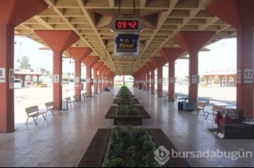 Yasak öncesi gelenler otogarda bekliyor