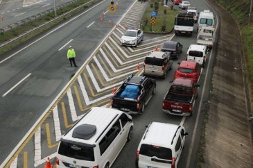 Virüs Rize'ye gitmelerine engel olamadı... Hasat, hastalıktan önemli