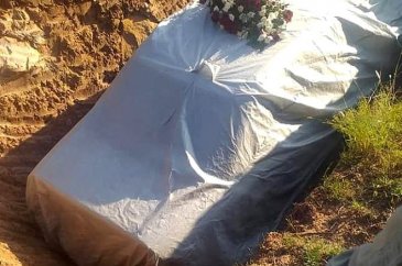 Güney Afrikalı lider, tutkunu olduğu Mercedes arabasıyla gömüldü