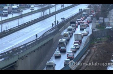 İstanbul giriş-çıkışında trafik felç! 15 dakikalık yol 4 saate çıktı