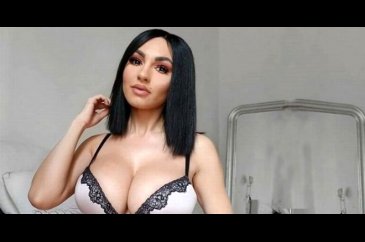 'Benimle izolasyonda kalmak ister misiniz?' diyen playboy model, ta...