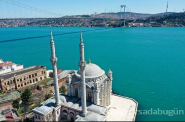 İstanbul turkuaza büründü