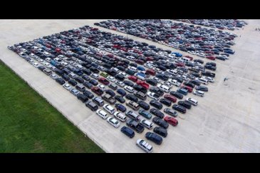 ABD'de gıda yardımı alabilmek için toplanan vatandaşlar, 6 bin araç...