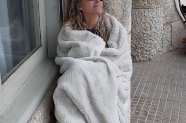 Turistlerin gözdesi La Pedrera binasında tek başına kaldı