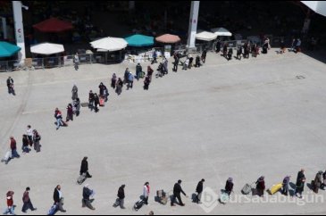 Pazar için 1 kilometrelik kuyruk oluştu