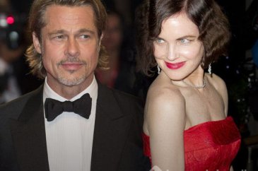 Bakın Brad Pitt'e öpüşmeyi kim öğretmiş