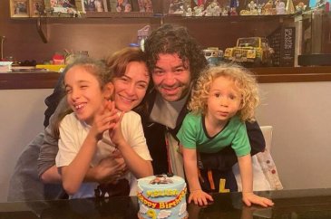 Bülent Şakrak'tan eşi Ceyda Düvenci'ye: "Dinlediğim en güzel türkül...