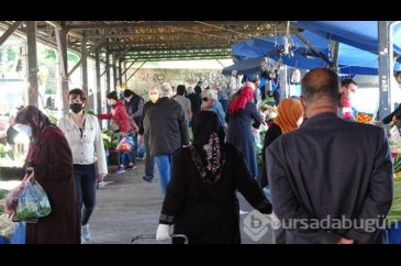 Bursalılar yasak öncesi pazara akın etti