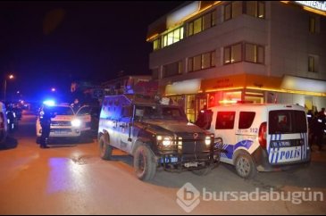 Alkollü olduğu gözlenen şüpheli, polis aracına bindirilirken "Benim...