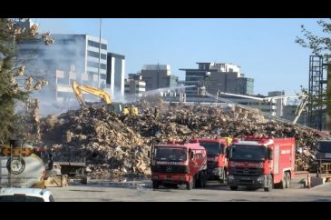 Kağıt fabrikası 26 saat boyunca yandı