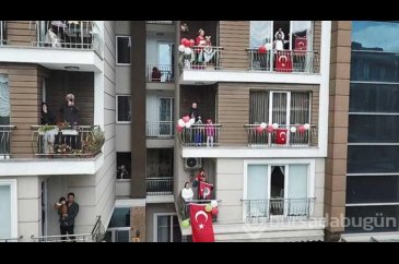 Beylikdüzü'nde çocuklar 23 Nisan'ı pencerelerde kutladı! 
