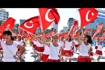 Onlar 23 Nisan'da liderlerin koltuklarına oturmuşlardı...Bakın şimd...