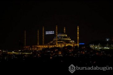 Koronavirüs sebebiyle 'Evde Kal Türkiyem' mahyası