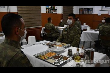 İlk iftarlarını vatan nöbetinde yaptılar! 