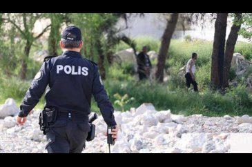 Sokağa çıkma yasağına uymadı, ormanlık alanda içki içerken yakalandı! 