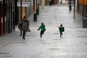 Çocuklar 6 hafta sonra sokakta