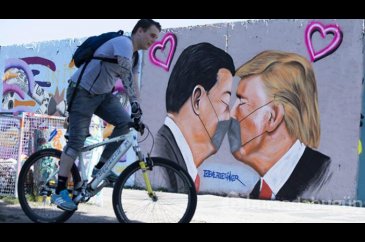 Berlin sokakları koronavirüsle bezendi