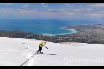 Van Gölü manzaralı snowboard keyfi