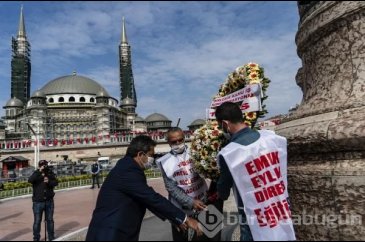 Taksim Cumhuriyet Anıtı'na sendikalardan çelenk