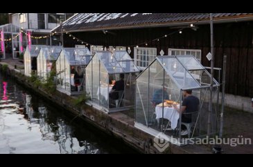 Amsterdam'da virüse karşı kabin restoran açıldı