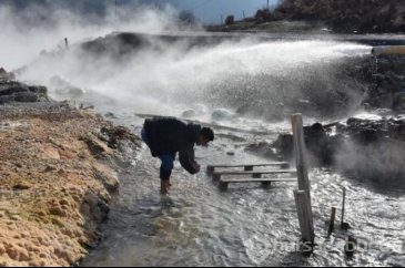 Bursa'da, kaynaktan fışkıran 10 yıllık su