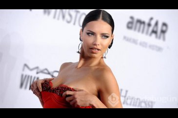 Adriana Lima'nın en iyi 10 görünümü 