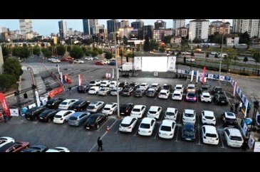 Karantinada bunalan İstanbullular, açık hava sinemasında buluştu