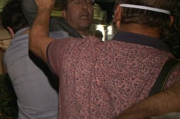 Emre Kınay ve muhabir dövdü!
