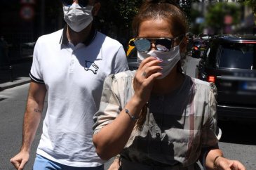 "Geçinemiyorum" diyen Demet Akalın, Okan Kurt'la iki farklı araçla ...