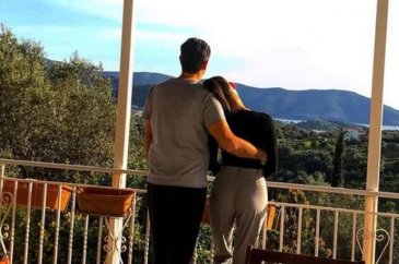 Ünlü oyuncu ve nişanlısı köy hayatına alıştı