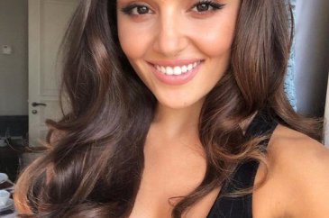 Hande Erçel'den teyze-yeğen pozu