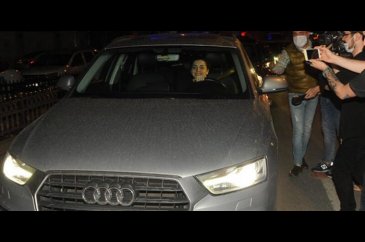 Merve Boluğur sahil turu attı