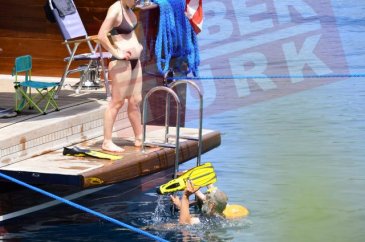 Nil Karaibrahimgil ailesiyle Bodrum'da