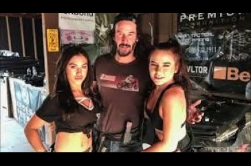 Keanu Reeves'ten en cömert hayranına sürpriz