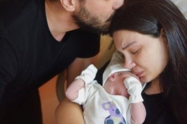 Tolgahan Sayışman eşi Almeda Abazi ve oğlu Efehan'ı paylaştı