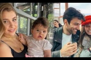 Hande Erçel'in ablası Gamze Erçel, kızı Aylin Mavi ile verdiği pozu...