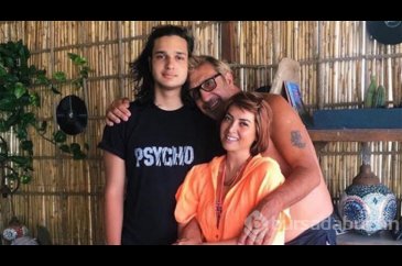 Oğlu Cem Özer'in boyunu geçti
