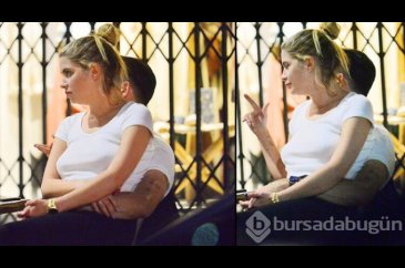 Bütün gece sevgilisinin dizlerinde oturdu