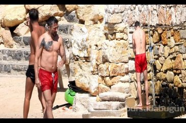 İlhan Mansız tek başına Çeşme tatilinde
