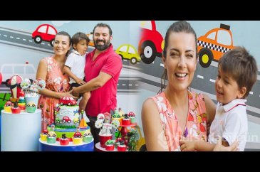 Burcu Kara'dan koronavirüs önlemli kutlama
