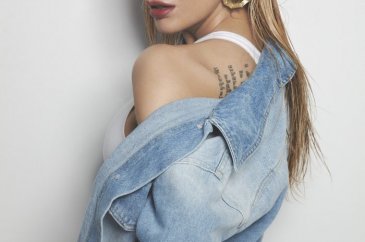 İrem Derici'ye müziği bıraksın diye para gönderdiler!