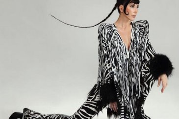 Hande Yener'in tarzı sosyal medyada alay konusu oldu!