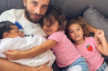 Ebru Şancı oğlu ve eşini paylaştı