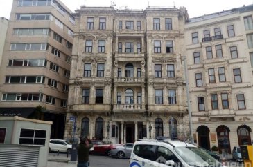 Beyoğlu'nda bir kadın otel odasında...

