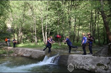 Bursa'da polislerden kaçmak için kayalıklara tırmandı, mahsur kaldı!