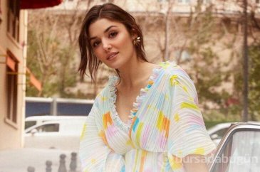 Hande Erçel'in araba içindeki pozları dikkat çekti